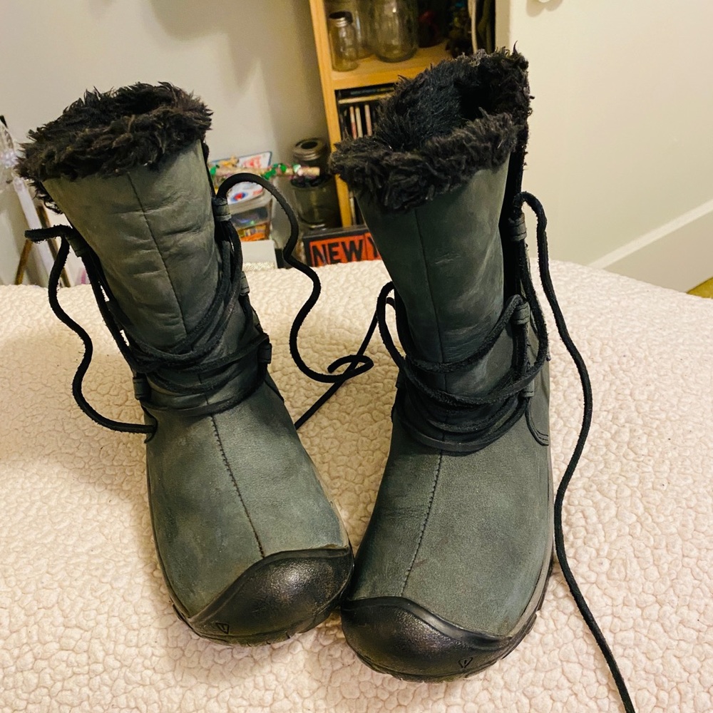 Keen women’s size 7 green insulated boots
